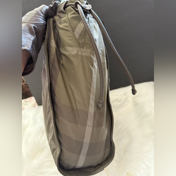 BURBERRY NYLON TOTE - Picture 3 of 8